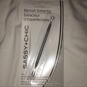 💥Sassy & Chic Blemish extractor💥